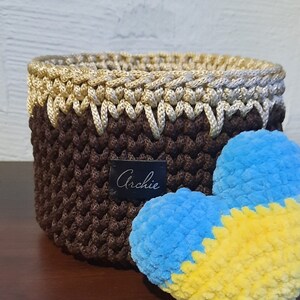 Basket. Decor and also. Favors.