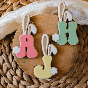 Ostern Anhänger | Osteranhänger personalisiert mit Hasenohren und Anfangsbuchstabe in Acryl | Osterkörbchen | Anhänger für den Osterkorb