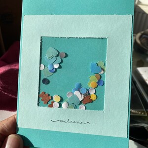 Biglietto di benvenuto di benvenuto azzurro/verde con coriandoli colorati di artbysusannl