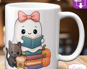 Puede incluir: Taza de cerámica blanca con un fantasma de dibujos animados con un lazo rosa, leyendo un libro. También se muestra un gato negro, calabazas y una taza de café. La taza tiene el texto "PNG SUBLIMATION DESIGN".
