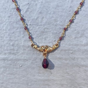 Garnet victorian style gold necklace