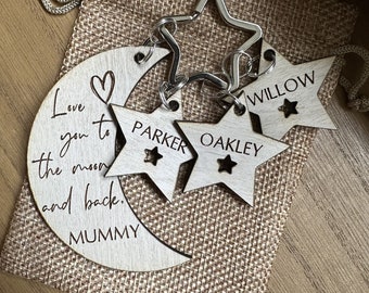 Llavero de mamá / Te amo hasta la luna y más allá / Llavero personalizado / Regalo del Día de la Madre / Regalo para mamá / Regalo para mamá / Mamá es amada por