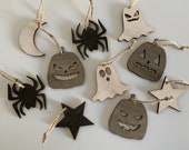 10 Pack of Wooden Halloween Decorations Tree Decorations Hanging Decorations X3 Pumpkins X2 Spiders X2 Ghosts X2 Stars X1 Moon