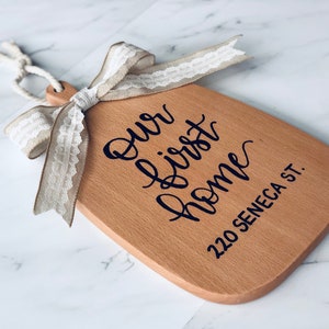 Custom Christmas Gift, Personalized Cutting Board, Handwritten Sign, Hand Lettered Cheese Board, Personalized Wedding Gift, First Home Gift
