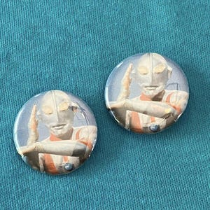 Retro Ultraman Ultra Beam 1.25&#39;&#39; pin back