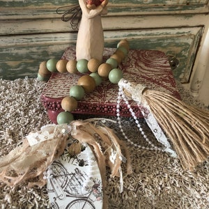 Spring Garland For Mantle,Easter Beaded Garland,Spring Garland,Farmhouse Garland,Tiered Tray Garland,Wood Bead Garland