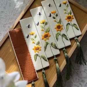 Handmade Embroidered Floral Bookmark with Tassel, Bee Flower Linen Bookmark, Nature Lover Gift, Teacher Gift, Book Lover Gift, Cute Aestheti