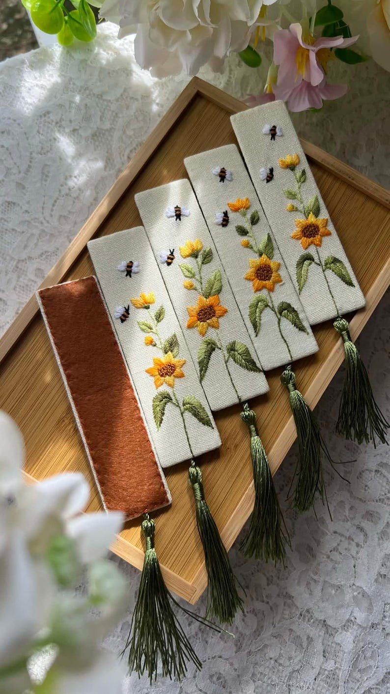 Handmade Embroidered Floral Bookmark With Tassel, Bee Flower Linen ...