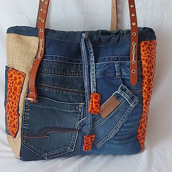 Sac en Jeans recyclés, tissu peluche orange léopard et toile jute naturelle, deux ceintures cloutées en anses