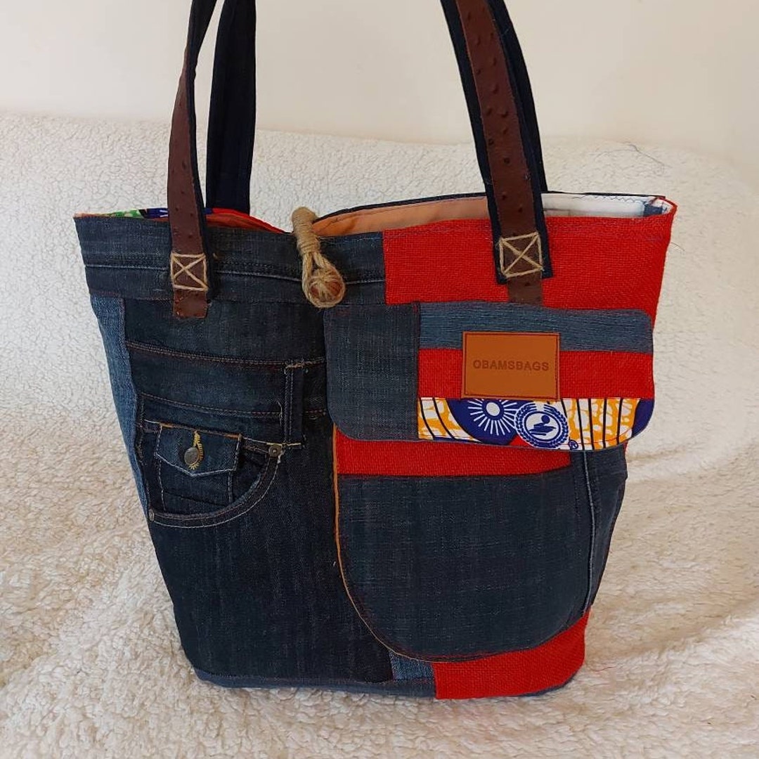 Bolso de mujer elaborado con jeans reciclados, lona encerada de
