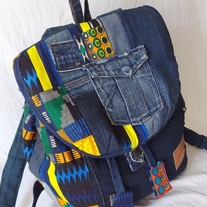 Mochila de jeans reciclados hecha a mano, cera kinté impresa, creación única hecha a mano