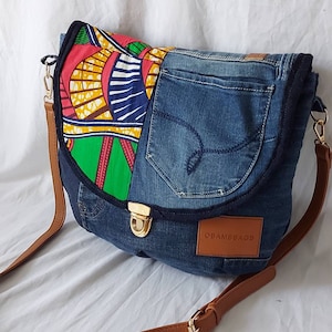sac en bandoulière en jeans recyclé wax motif vert, fermeture cartable