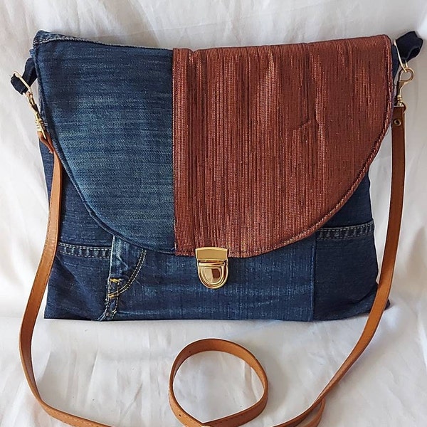 Sac bandoulière femme  en denim recyclé et rabat jean- nappe cuivrée recyclée