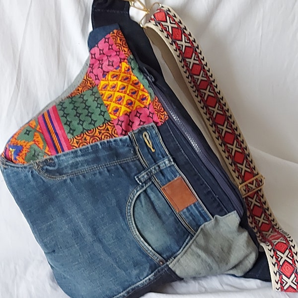 Sac banane  XL bandoulière en jeans recyclés avec ajout coupon wax multicolore