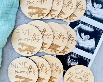 Airplane Milestones, Monthly Milestone Discs, Baby Monthly Signs, Baby Photo Props, Airplane Theme Baby Gift, Baby Boy Baby Shower Gifts