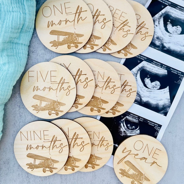 Airplane Milestones, Monthly Milestone Discs, Baby Monthly Signs, Baby Photo Props, Airplane Theme Baby Gift, Baby Boy Baby Shower Gifts