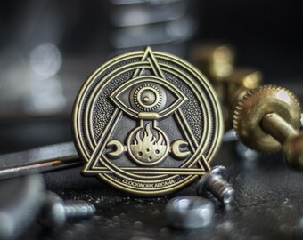 Insignia de pin de Artificiero: logotipo de clase fundido a presión, el regalo geek ideal para jugadores de D&D y de mesa