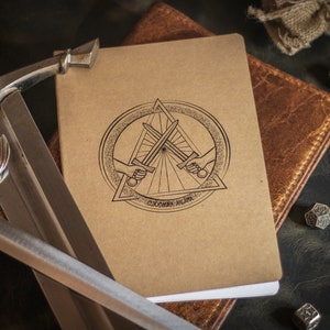Carnet de notes combattant aventurier - papier kraft à pois A5 - marque-page en cuir en option - cadeau idéal pour D&D et RPG de table