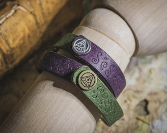 Pulsera de cuero con relieve Wanderer's Band: regalo ideal para D&D y juegos de rol de mesa, fanáticos de Tolkien