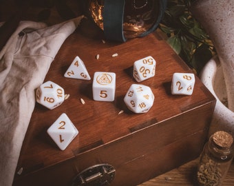 Mercy's Hope - Juego de dados blanco mate - Números dorados, Arcanos Mecánicos, D&D RPG