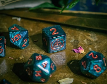 Pan's Luck - Verde bosque profundo con tinta cobriza - Juego de dados Arcana Clockwork único para D&D, Pathfinder y juegos de rol de mesa