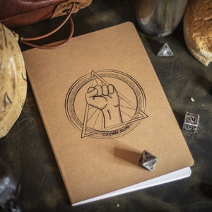 Carnet de notes de l'aventurier barbare - papier kraft à pois A5 - marque-page en cuir en option - cadeau idéal pour D&D et RPG de table