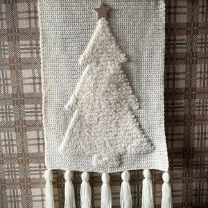 Oh Christmas Tree Wall Hanging, Crochet Pattern
