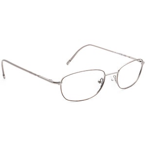 Op de afbeelding: Zilverkleurige rechthoekige metalen bril met een dun montuur.