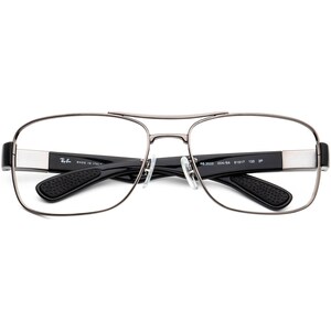 Puede incluir: Gafas de metal de color plateado con patillas negras y lentes transparentes. Las patillas est&aacute;n etiquetadas con "Ray-Ban MADE IN ITALY RB 3532 004/9A 51□17 135 3P".