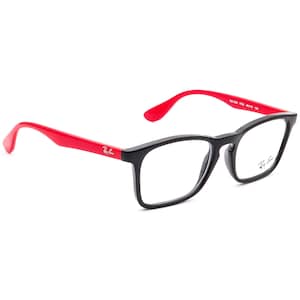 Puede incluir: Gafas rectangulares negras y rojas con lentes transparentes. El logotipo de Ray-Ban es visible en la patilla izquierda. El texto "RB 7168 3734 48/19 140" está impreso en la patilla derecha.