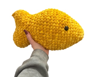 Crochet goldfish cracker