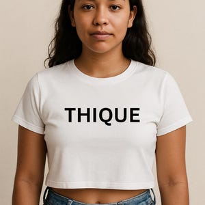THIQUE-クロップトップ - カウボーイ・カーター風、ウエスタンTシャツ、コンサートTシャツ、ウエスタン・バチェロレッテTシャツ、音楽風Tシャツ、夏