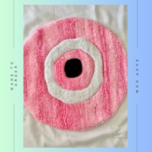 Tappeto tuftato rosa con motivo malocchio: decorazioni per la casa da strega