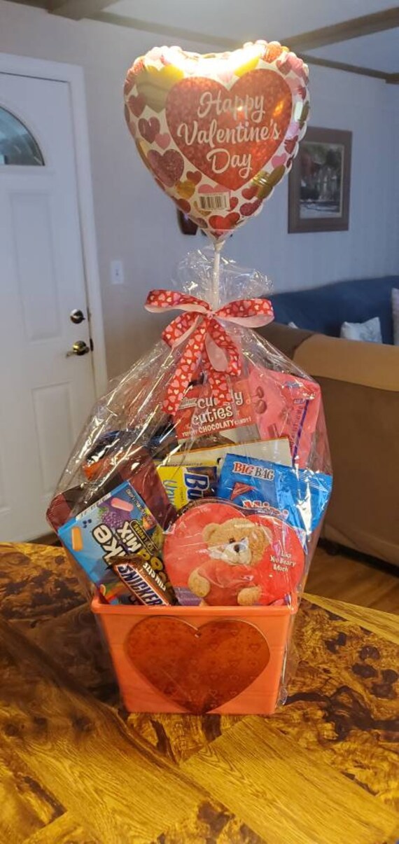 Valentine candy arrangement, Valentine gift basket for kids, Candy gift  basket, Birthday candy box, Customized gifts