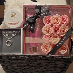 Valentine&#39;s day gift basket for a teen, Valentines basket, Valentines day bath gift for wife, Care package for her, Hygge gift box, Spa gift