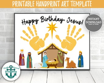 Op de afbeelding: Afdrukbare handafdruk kunstsjabloon met de tekst "Happy Birthday Jesus!" met een kerststal met handafdrukken, een ster en de tekst "Direct downloaden Print thuis".