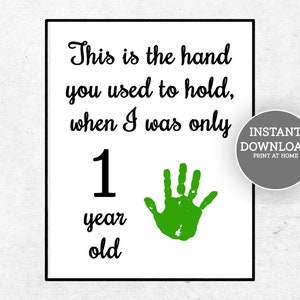 Imprimible Esta es la mano que solías sostener cuando solo tenía 1 año Artesanía con huellas de manos, Arte con huellas de manos, Tarjeta con huellas de manos, Recuerdo de 1 año