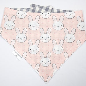 Pink Bunny doppelseitiges Haustier-Halstuch, Snap on Bandana, Hundezubehör, Haustierzubehör