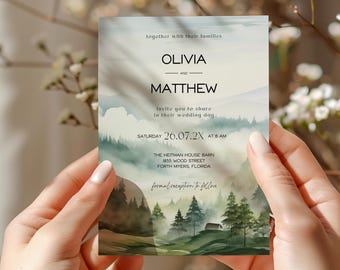 Op de afbeelding: Huwelijksuitnodiging met een aquarel-illustratie van een mistige bos scène. De uitnodiging luidt "Olivia en Matthew nodigen u uit om hun huwelijksdag te delen, zaterdag 26.07.2X om 8:00 uur, The Heitman House Barn, 1855 Wood Street, Forth Myers, Florida, aansluitend een formele receptie."