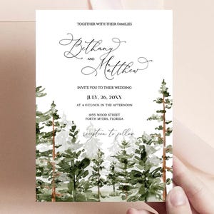 Invito a nozze con foresta di pini, modello di invito a nozze in montagna, matrimonio nel bosco, invito a nozze con acquerello, invito a nozze all'aperto