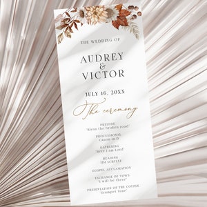 Könnte beinhalten: Ein Programm für eine Hochzeitszeremonie mit einem floralen Design in Braun- und Weißtönen. Das Programm listet die Hochzeit von Audrey und Victor, das Datum 16. Juli 20XX und die Reihenfolge der Zeremonie auf.