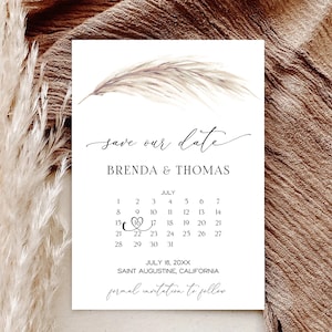 Könnte beinhalten: Save-the-Date-Karte mit einer Aquarell-Illustration von getrocknetem Pampasgras. Die Karte zeigt den Text "save our date" in kursiver Schrift, gefolgt von den Namen "Brenda & Thomas". Ein Kalender mit dem Datum "July 16, 20XX" eingekreist, und der Ort "Saint Augustine, California" ist darunter gedruckt. Der Text "formal invitation to follow" befindet sich am unteren Rand der Karte.