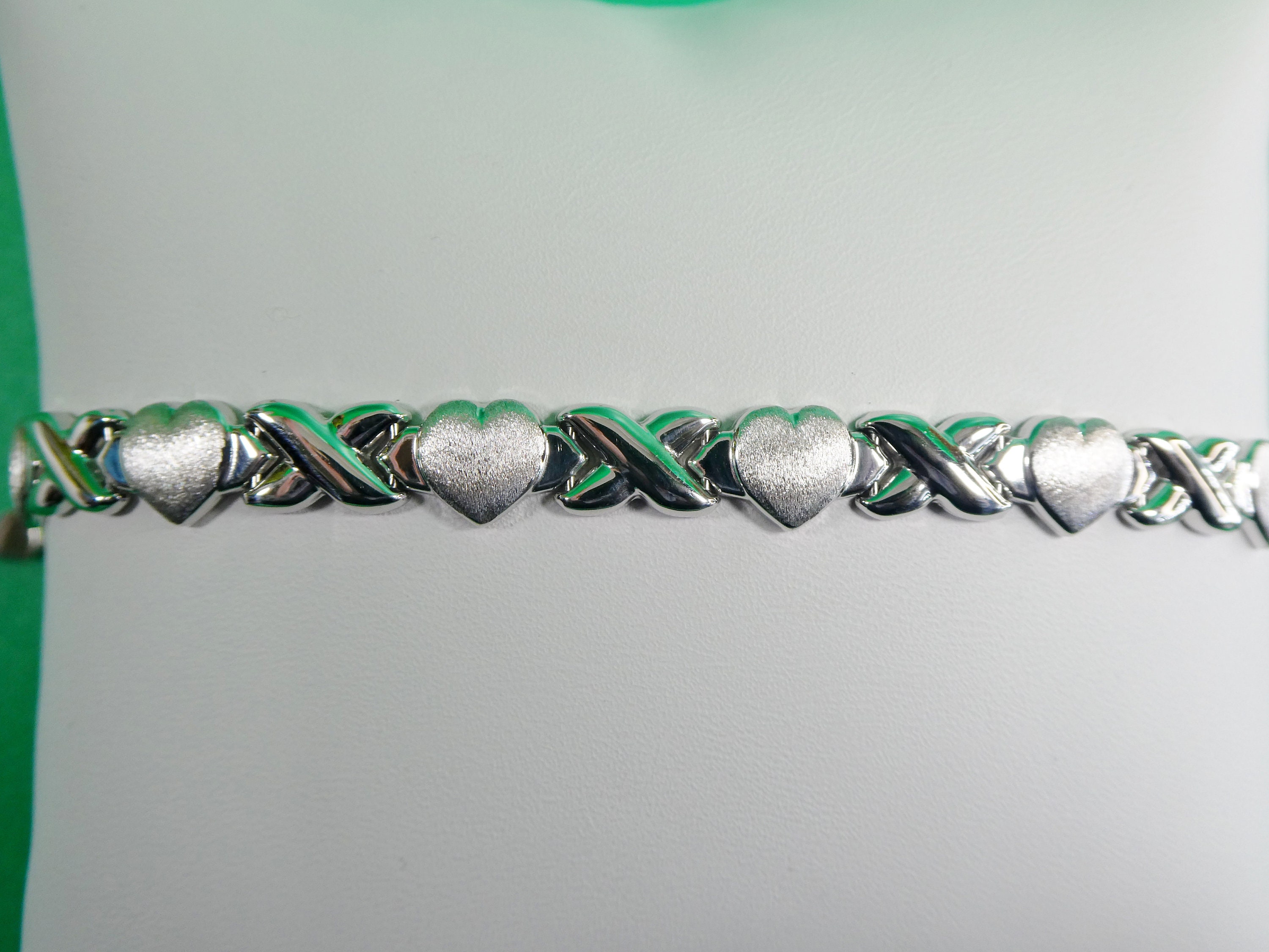 Testurizzati Cuori E Baci Bracciale 14K Tri-Colore Placcata Oro Argento 925