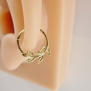 Piercing pour le corps du septum dans le cartilage d'un daith en or jaune massif 14 carats