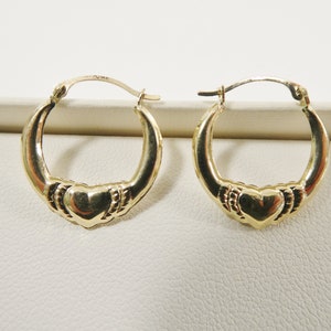 Pendientes de aro con diseño de corazón pequeño en oro amarillo macizo auténtico de 14 k