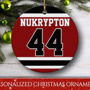 パーソナライズされたジャージオーナメント、クリスマスオーナメント、カスタムネームオーナメント、アスリートへのギフト、ユニークな記念品、家族へのギフトアイデア