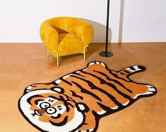Cute Kitten sees The Reflection of The Tiger Modern Crystal Pile Carpet Available Living Room Bedroom Dining Room Home Office Home Decor Floor Rug 70.8x23.6IN 