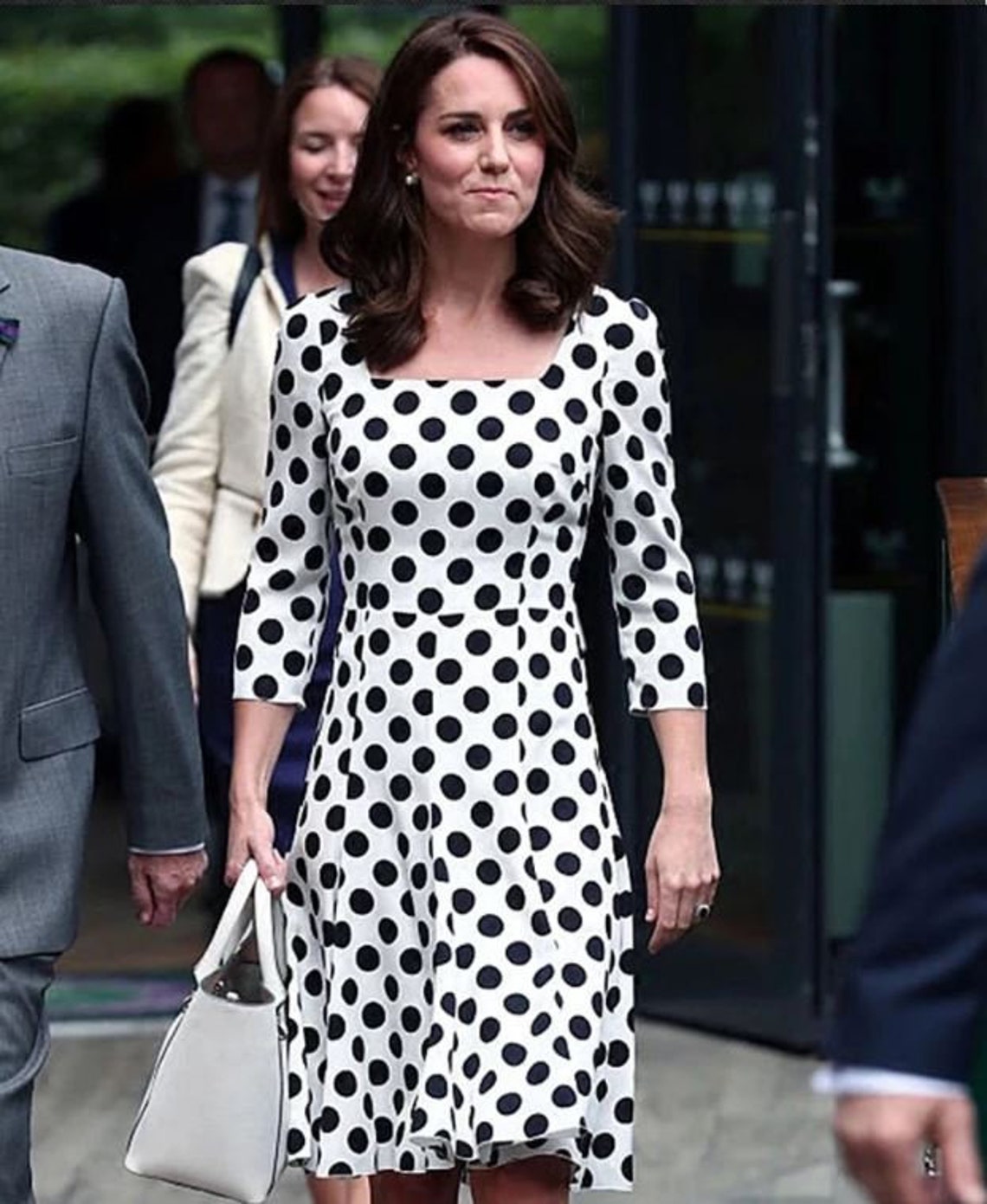 kate middleton black and white polka dot dress