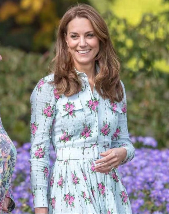 Princess kate middleton en carton masque royal robe fantaisie Princess kate middleton en carton masque royal robe fantaisie