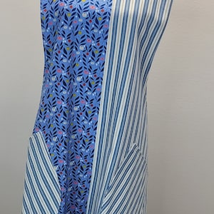 Delantal cruzado reversible para mujer - sin ataduras - 2 delantales en 1 - preciosos estampados de algodón estilo patchwork y tictac francés - bolsillos enormes